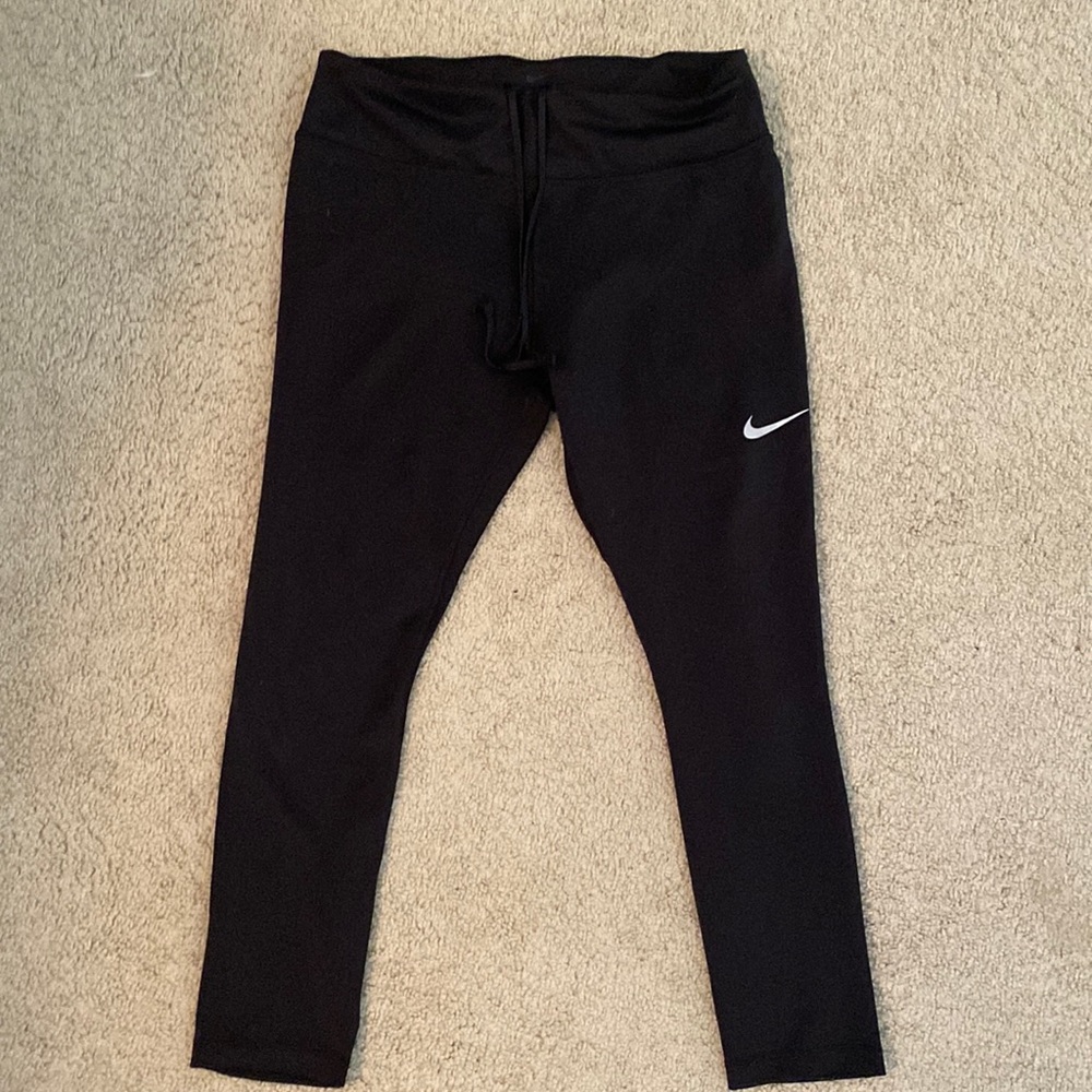 Size L Cropped Nike dri-fit pant.